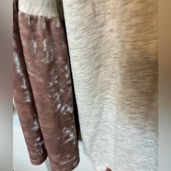 Hummingbird Velvet Bell Sleeve Top - Picture 9 of 9